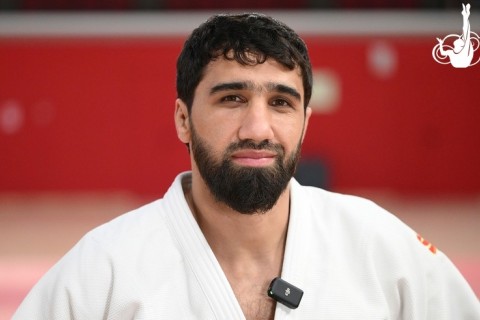 Olimpiya çempionu karyerasını başa vurub