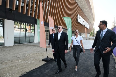 Prezident İlham Əliyev və birinci xanım Mehriban Əliyeva Gəncə şəhər stadionunda tikinti işlərinin gedişi ilə tanış olublar - YENİLƏNİB/FOTO