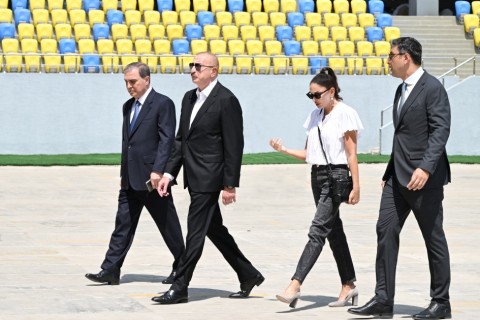 Prezident İlham Əliyev və birinci xanım Mehriban Əliyeva Gəncə şəhər stadionunda tikinti işlərinin gedişi ilə tanış olublar - YENİLƏNİB/FOTO