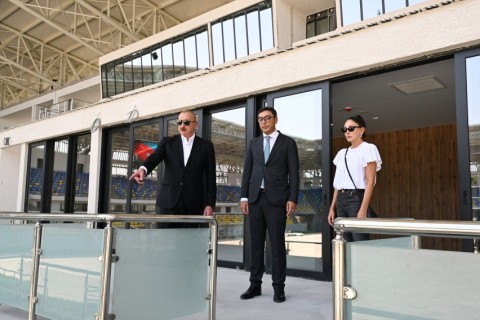 Prezident İlham Əliyev və birinci xanım Mehriban Əliyeva Gəncə şəhər stadionunda tikinti işlərinin gedişi ilə tanış olublar - YENİLƏNİB/FOTO