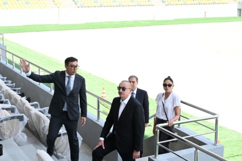 Prezident İlham Əliyev və birinci xanım Mehriban Əliyeva Gəncə şəhər stadionunda tikinti işlərinin gedişi ilə tanış olublar - YENİLƏNİB/FOTO
