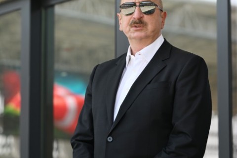 Prezident İlham Əliyev və birinci xanım Mehriban Əliyeva Gəncə şəhər stadionunda tikinti işlərinin gedişi ilə tanış olublar - YENİLƏNİB/FOTO