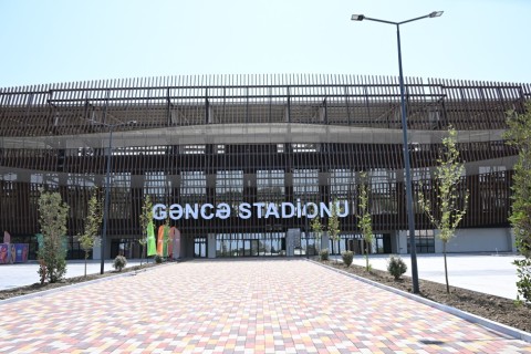 Prezident İlham Əliyev və birinci xanım Mehriban Əliyeva Gəncə şəhər stadionunda tikinti işlərinin gedişi ilə tanış olublar - YENİLƏNİB/FOTO