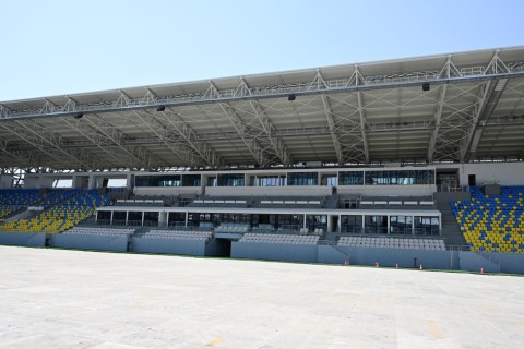 Prezident İlham Əliyev və birinci xanım Mehriban Əliyeva Gəncə şəhər stadionunda tikinti işlərinin gedişi ilə tanış olublar - YENİLƏNİB/FOTO
