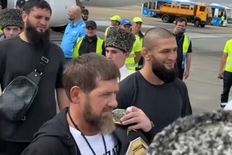 Кадыров подарил Чимаеву Maybach за чемпионский титул UFC - ФОТО