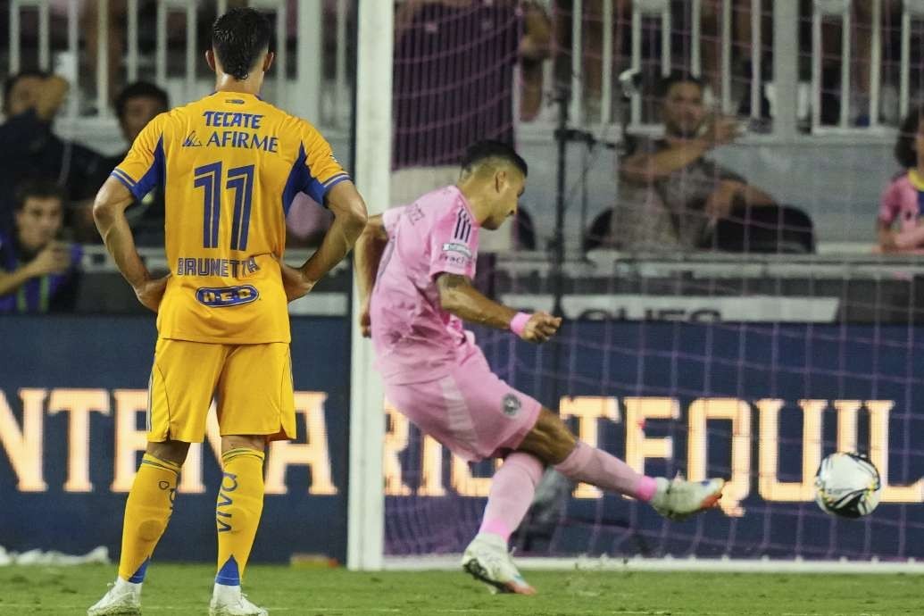 Lionel Messi oynamasa da, komandası yarımfinala çıxıb