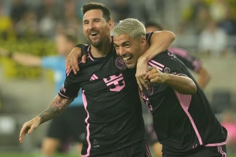 Suares karyerasını Messi ilə birlikdə bitirməyi düşünür