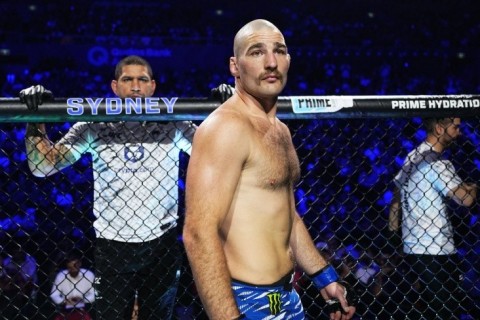 Экс-чемпиона UFC, бросавшего вызов Чимаеву, отстранили от боев