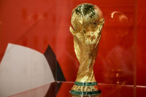 Дональд Трамп захотел оставить себе главный трофей чемпионата мира по футболу - ВИДЕО