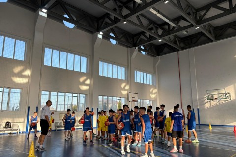 Serbiyalı mütəxəssis Zuğulbada basketbolçu seçir - FOTO