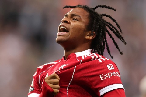 “Liverpul”un 16 yaşlı futbolçusu Runinin rekorduna bir gün gecikib