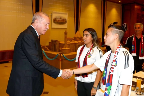 Azərbaycan millisinin futbolçuları Türkiyə Prezidenti ilə görüşüblər - FOTO