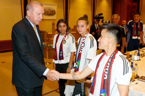 Azərbaycan millisinin futbolçuları Türkiyə Prezidenti ilə görüşüblər - FOTO