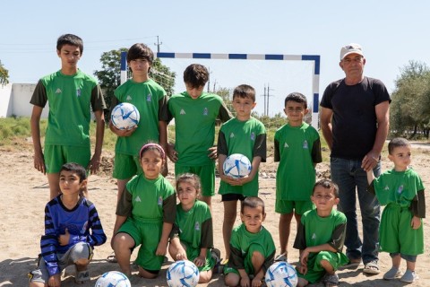 AFFA azyaşlıları futbol inventarları ilə təmin edib