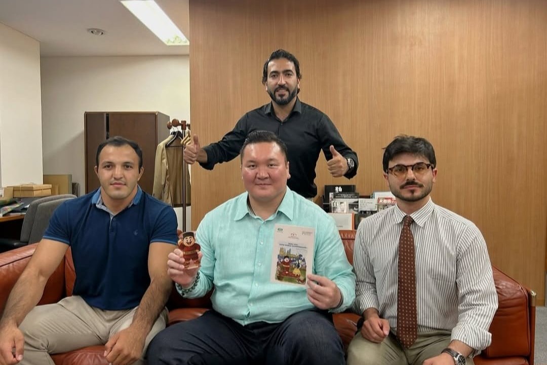 Legendary sumo wrestler Hakuho Sho meets officials ahead of 2026 World Championship - PHOTO
