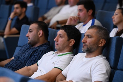 Fərid Qayıbov uğur qazanmış idmançılar və onların məşqçiləri ilə görüşüb - FOTO