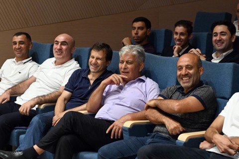 Fərid Qayıbov uğur qazanmış idmançılar və onların məşqçiləri ilə görüşüb - FOTO
