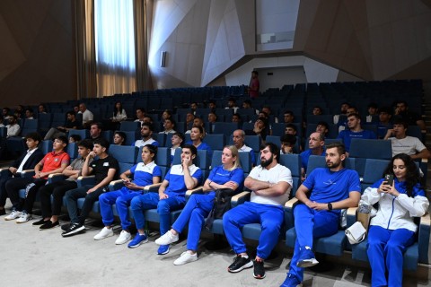 Fərid Qayıbov uğur qazanmış idmançılar və onların məşqçiləri ilə görüşüb - FOTO