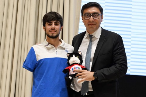 Fərid Qayıbov uğur qazanmış idmançılar və onların məşqçiləri ilə görüşüb - FOTO
