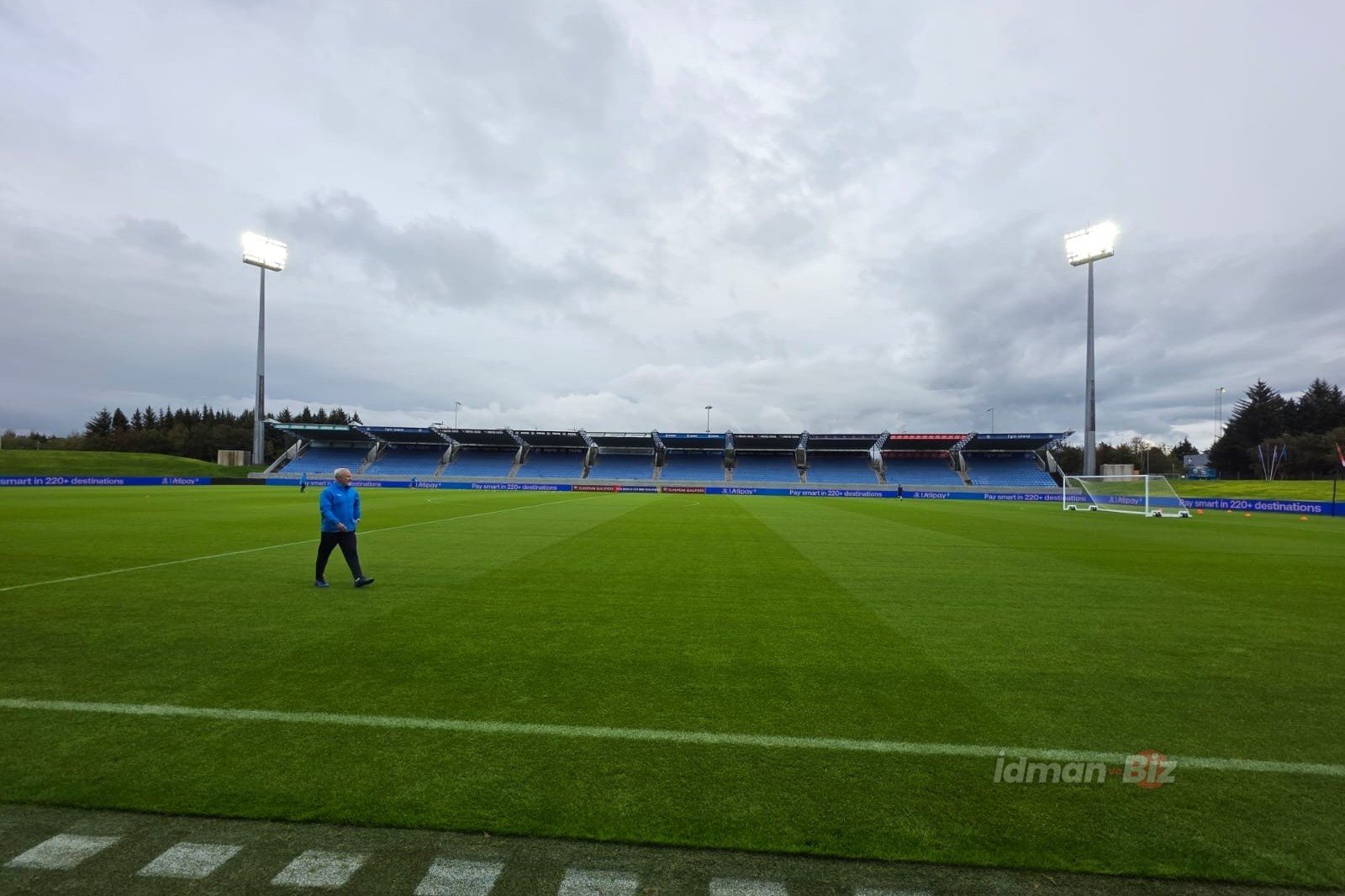 "Lauqardalsvöllur" stadionu oyundan əvvəl - VİDEO