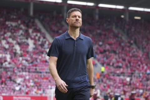 Xabi Alonso sızmalar səbəbindən start heyətini oyunçulara əvvəlcədən demir