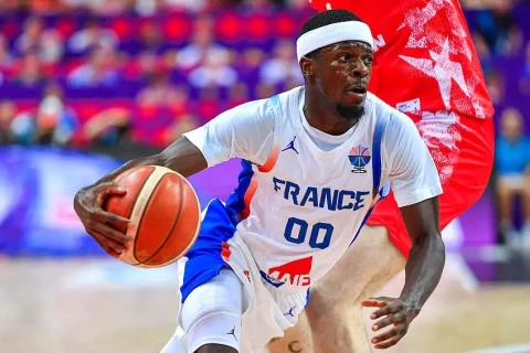Fransalı basketbolçu oyundan sonra üç minədək irqçi mesaj alıb