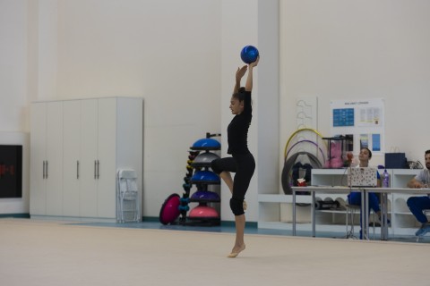 Zəriflik və güc birlikdə: Azərbaycan bədii gimnastları III MDB Oyunlarına hazırlaşır - FOTO