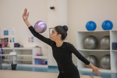 Zəriflik və güc birlikdə: Azərbaycan bədii gimnastları III MDB Oyunlarına hazırlaşır - FOTO