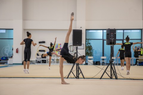 Zəriflik və güc birlikdə: Azərbaycan bədii gimnastları III MDB Oyunlarına hazırlaşır - FOTO