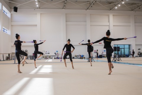 Zəriflik və güc birlikdə: Azərbaycan bədii gimnastları III MDB Oyunlarına hazırlaşır - FOTO