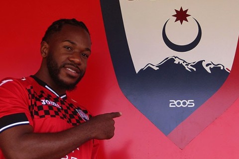 Kamerun millisində çıxış etmiş futbolçu “Qəbələ”də