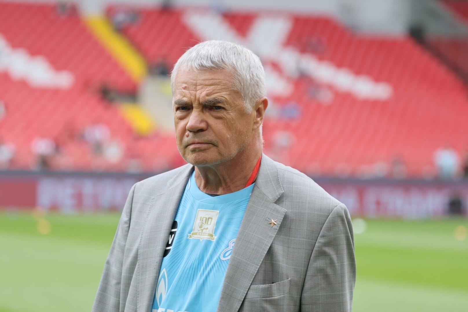Transfermarkt добавил профиль 70-летнего функционера клуба в список действующих игроков