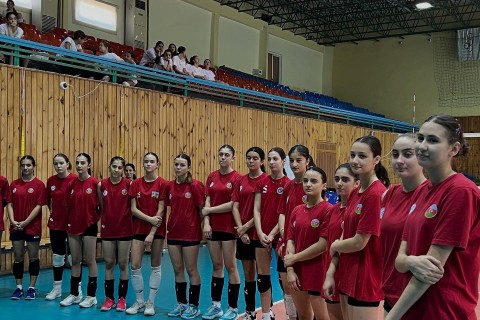 Millinin voleybolçuları 15 yaşadək yığma komanda ilə görüşüblər - FOTO