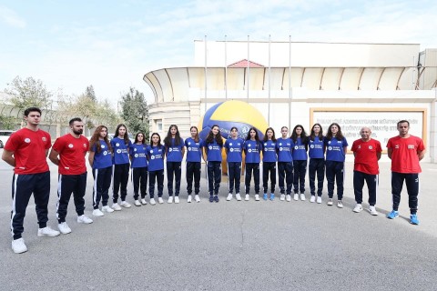 Şahin Bağırov III MDB Oyunlarında ölkəmizi təmsil edəcək voleybol komandaları ilə görüşüb - FOTO