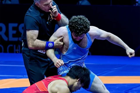 Венгерский борец устроил драку на чемпионате мира по борьбе в Загребе - ВИДЕО