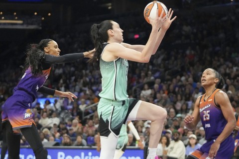 Liberty’s playoff win overshadowed by Breanna Stewart’s knee injury