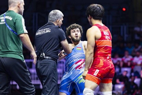 Чемпион  мира и Европы устроил потасовку на борцовском ковре - ВИДЕО