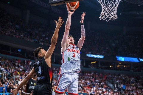 Türkiyə basketbolçuları Avropa çempionatında ikinci oldular