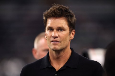 Tom Brady sparks debate after appearing in Raiders’ coaching booth