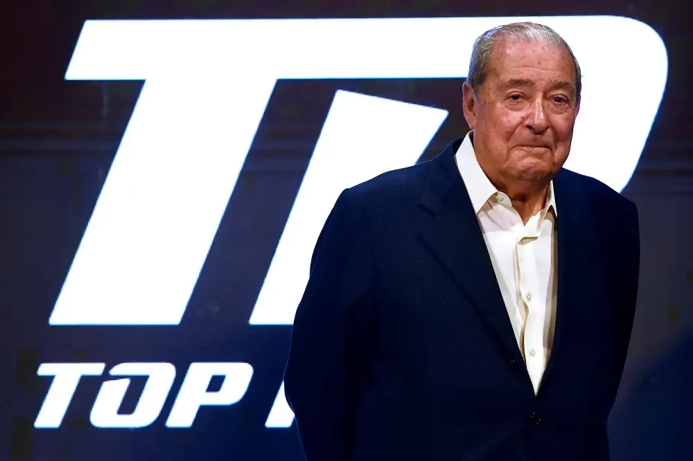 Bob Arum: "Dana Uayt boksçuları qəpik-quruş alan UFC döyüşçülərini gününə salmaq istəyir"