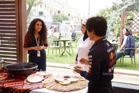 "Alpine" pilotları Bakıda qutab hazırlayıblar - VİDEO