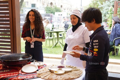 "Alpine" pilotları Bakıda qutab hazırlayıblar - VİDEO