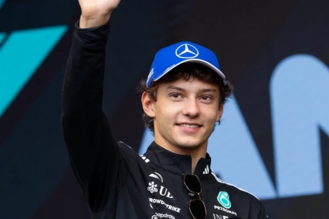 "Formula-1": "Ferrari" və "Mercedes" pilotları Bakıda azarkeşlərlə görüşüblər - FOTO