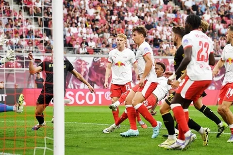 Bundesliqa: Qonaqların böyükhesablı qələbələri