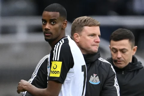 Eddie Howe urges patience as Newcastle adjusts to life without Isak