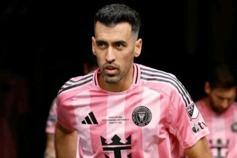 Məşhur futbolçu karyerasını başa vurur
