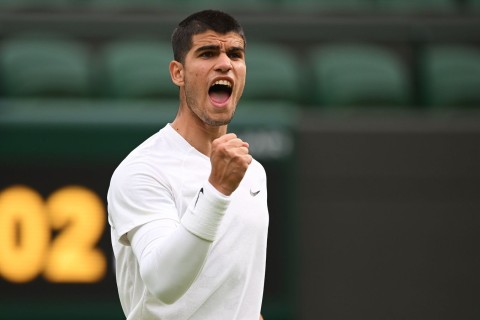 Алькарас одержал разгромную победу на Кубке Лейвера