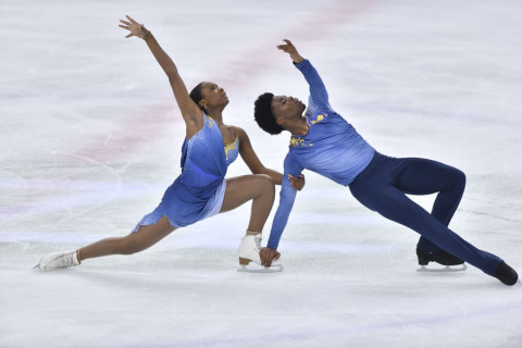French pair wins gold in junior figure skating free dance in Baku - PHOTO