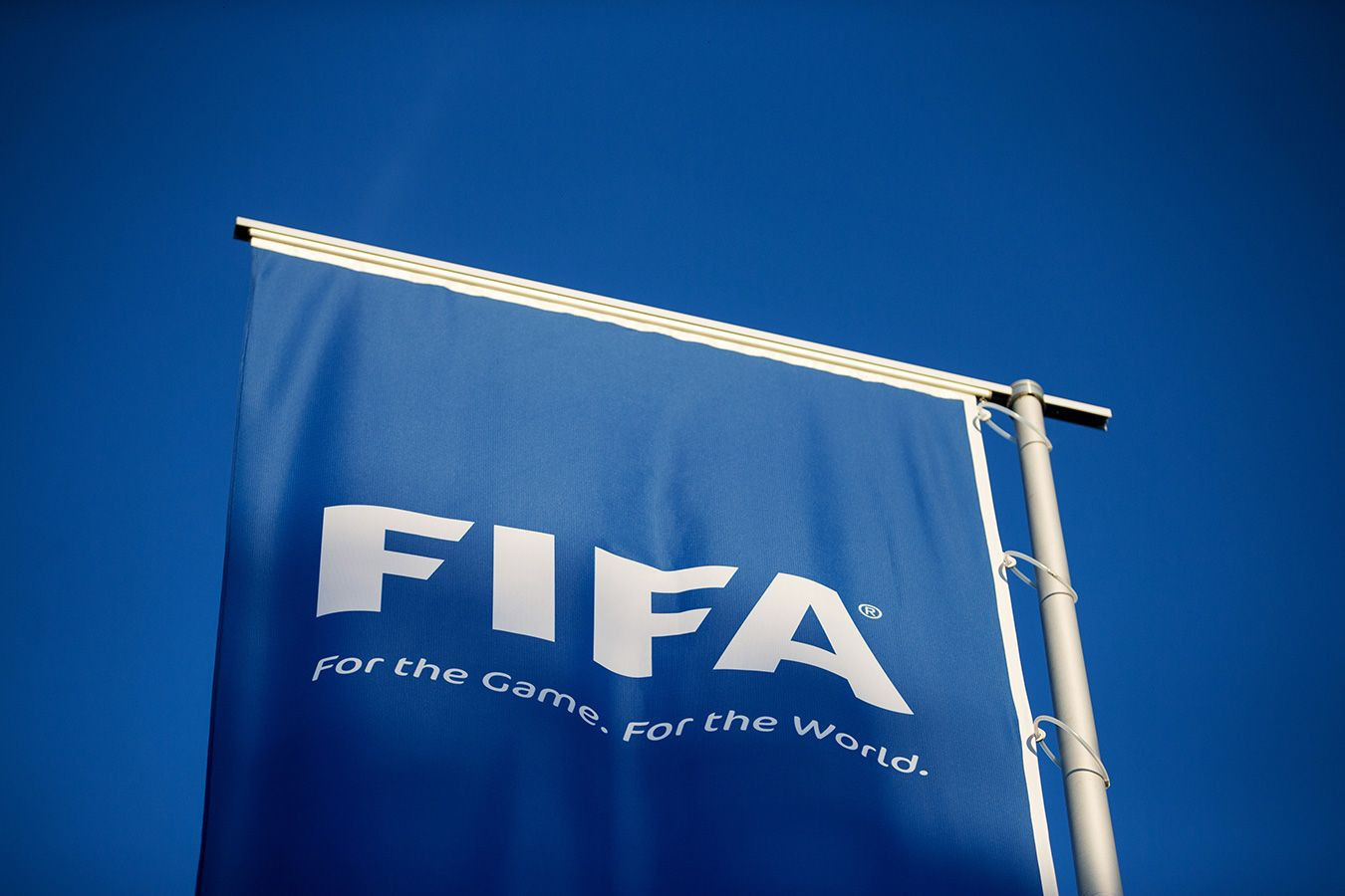 FIFA futbolçuları saxta sənədlərə görə cəzalandırdı