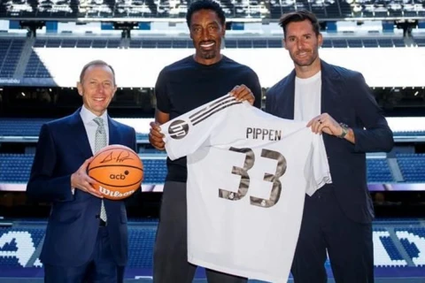 Altıqat NBA çempionuna “Real Madrid”in forması verildi